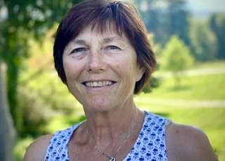 Lorrie Carra headshot